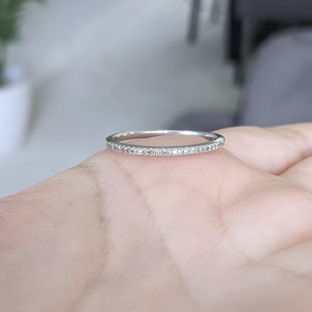 Elegant 10kt Gold & Diamond Ring